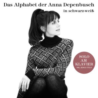 Das Alphabet der Anna Depenbusch in Schwarz-Weiß. Solo am Klavier 